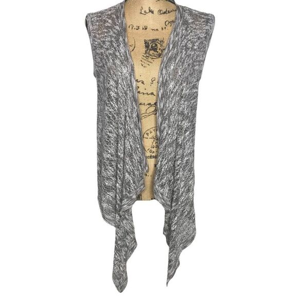 Romeo & Juliet Couture Crochet Cardigan Size Large Gray Sleeveless Open Front - Picture 1 of 9